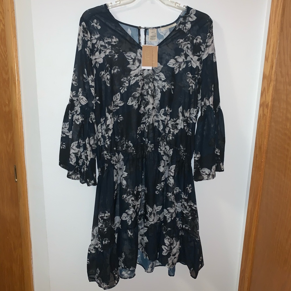 ❤️NWT Rachel Roy “Blossom” coverup size L